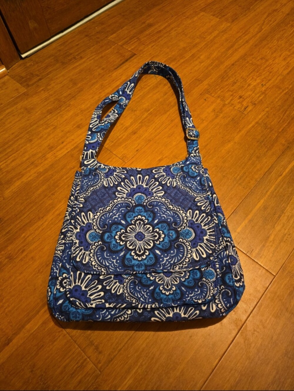 Vera Bradley Essential Mailbag Blue Tapestry